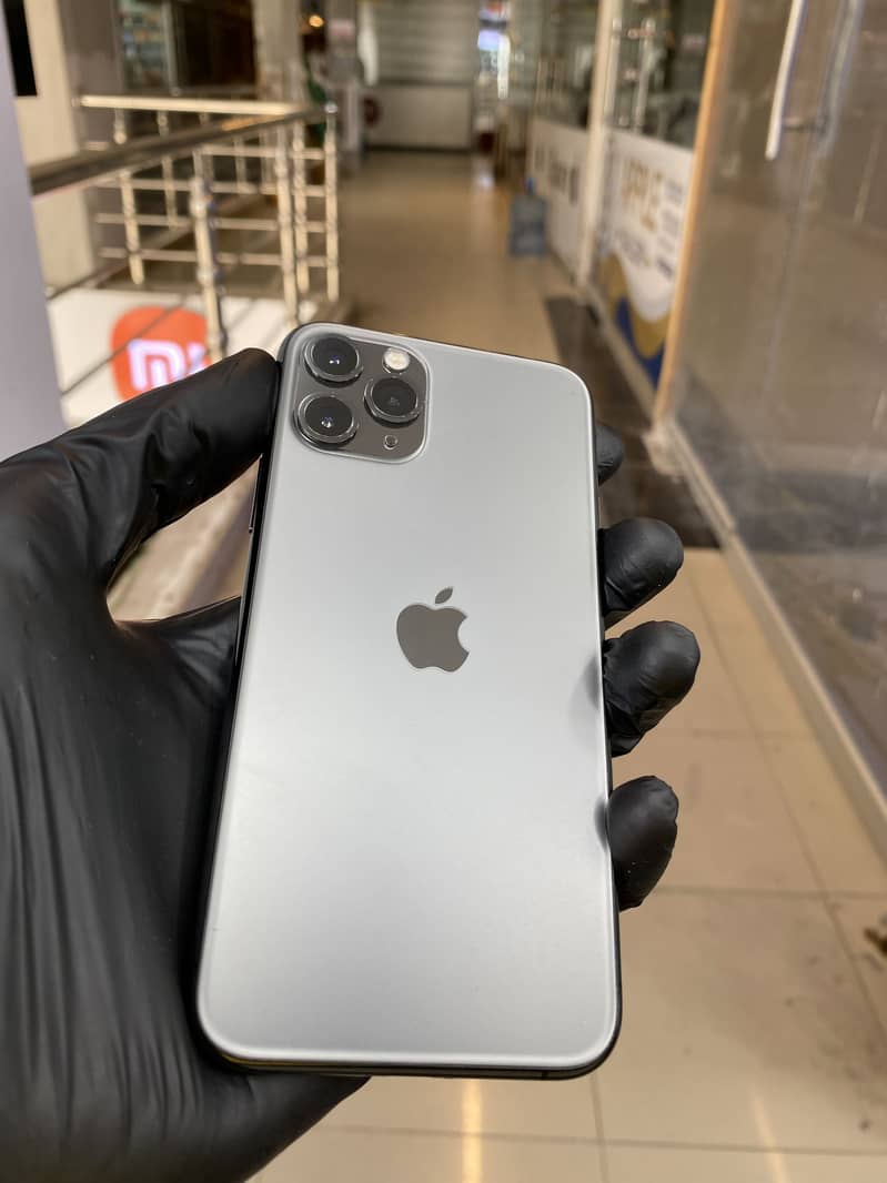 Apple iPhone 11 Pro 4