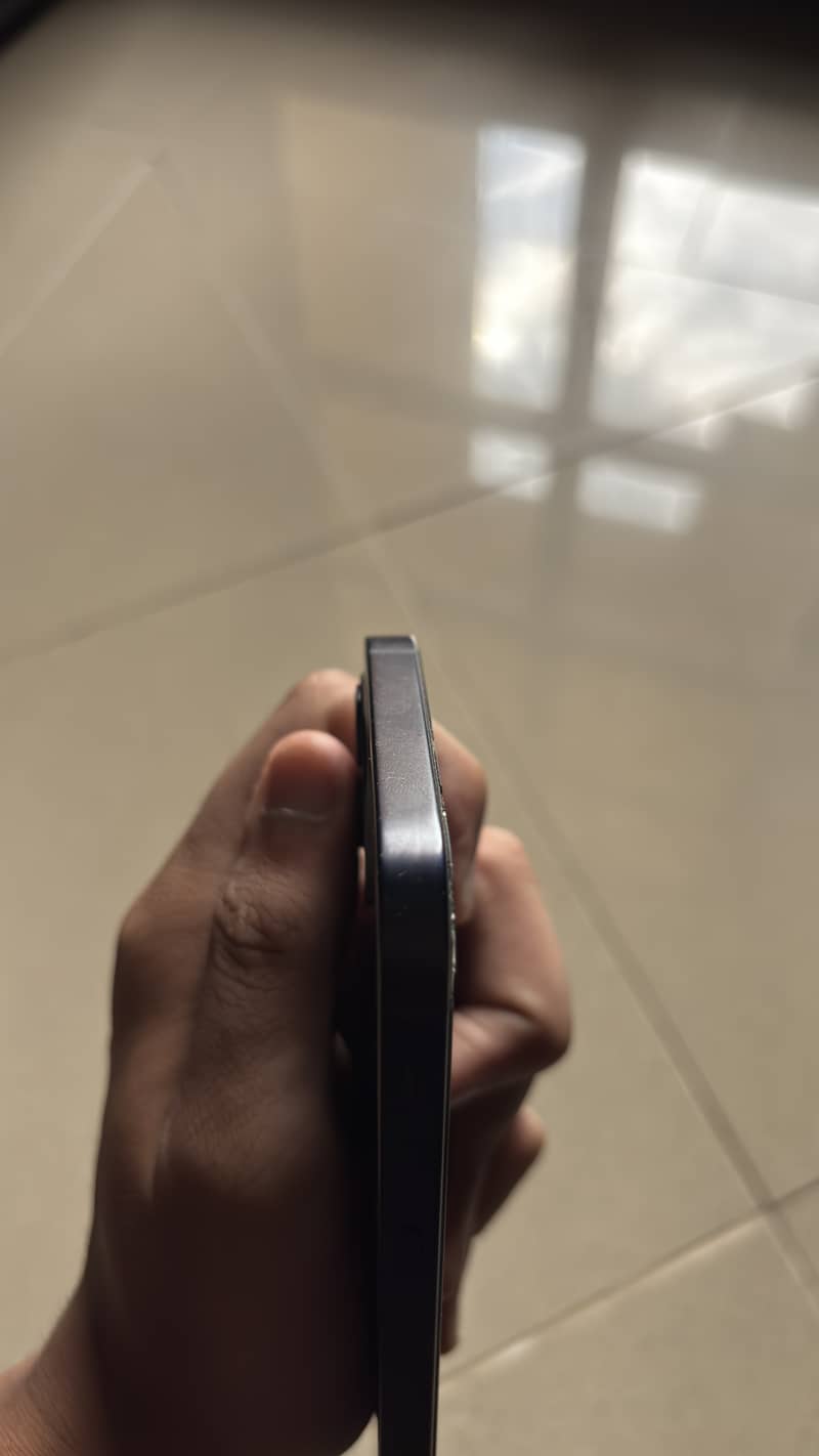 Apple iPhone 12 4