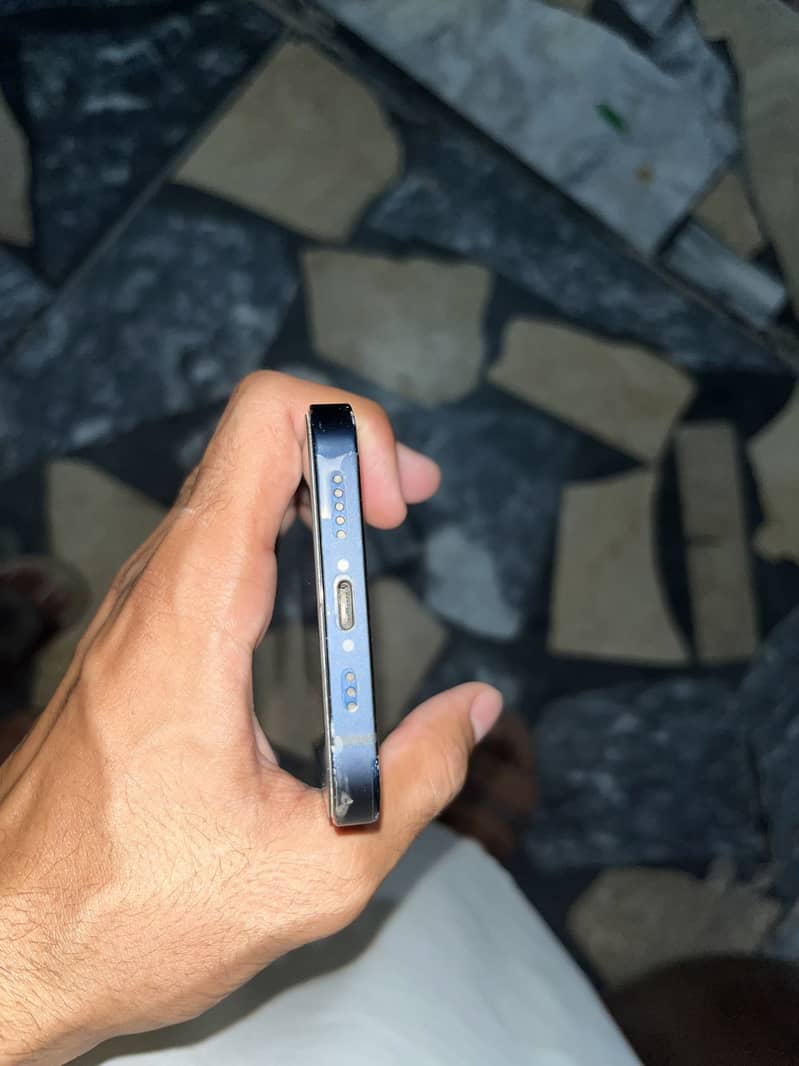 Apple iPhone 12 1