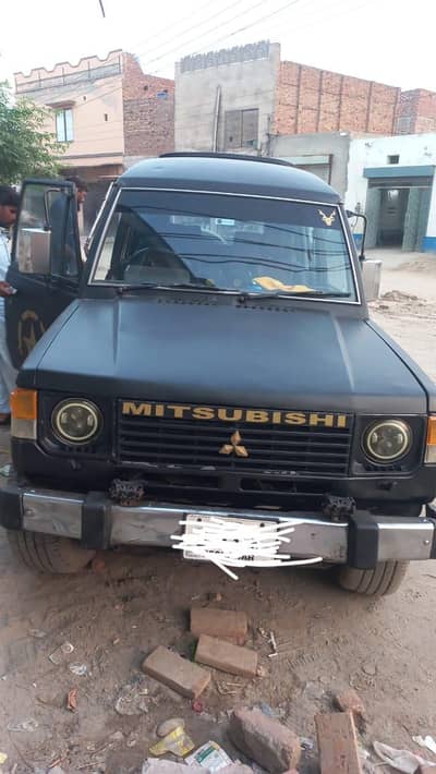 Mitsubishi Pajero 1988