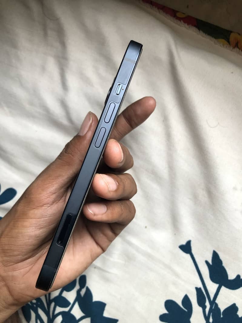 Apple iPhone 13 4