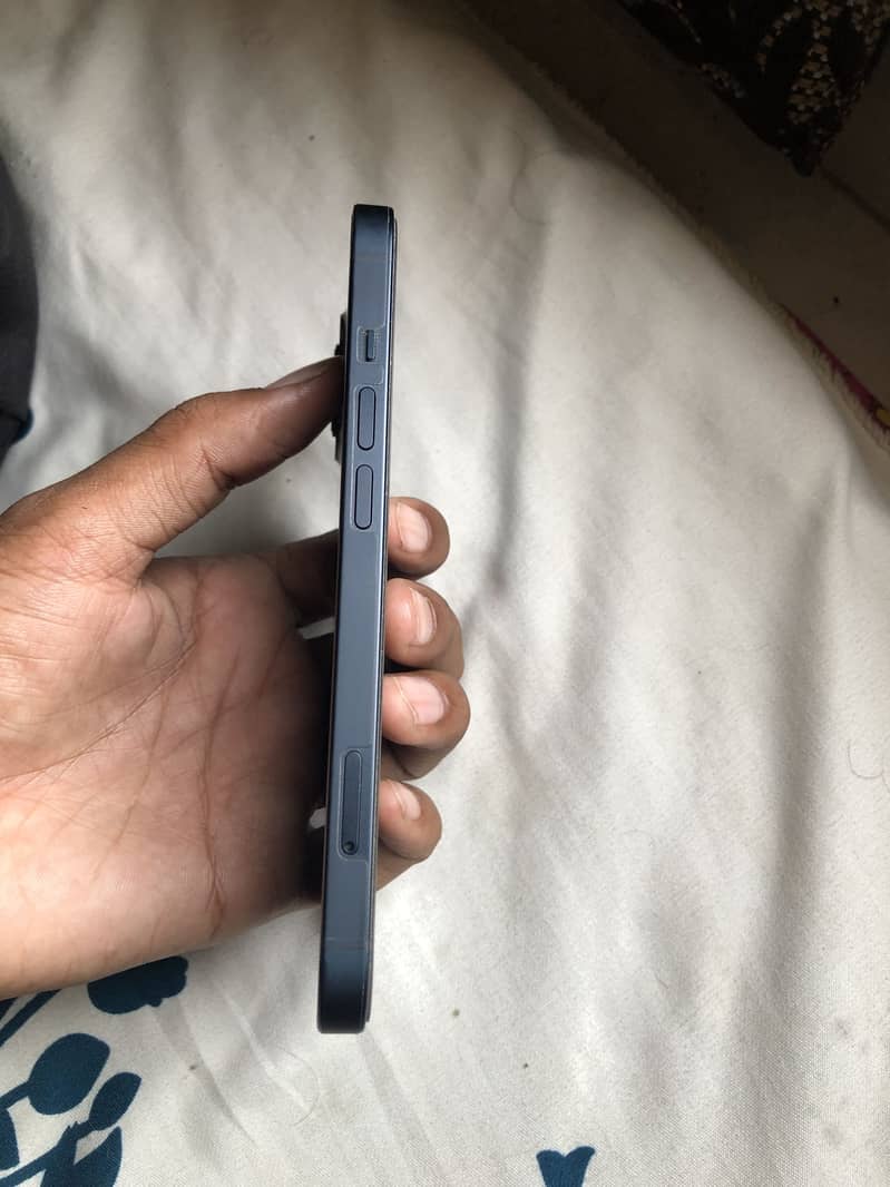 Apple iPhone 13 5