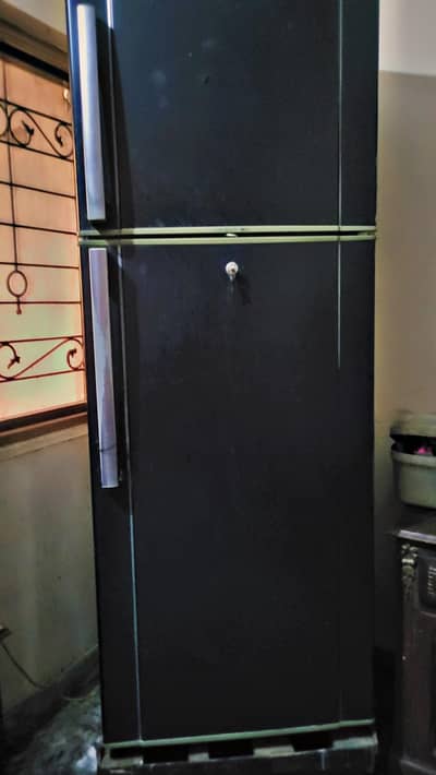 FRIDGE 10/10 COMDITION Color black 03004494227 whatsapp