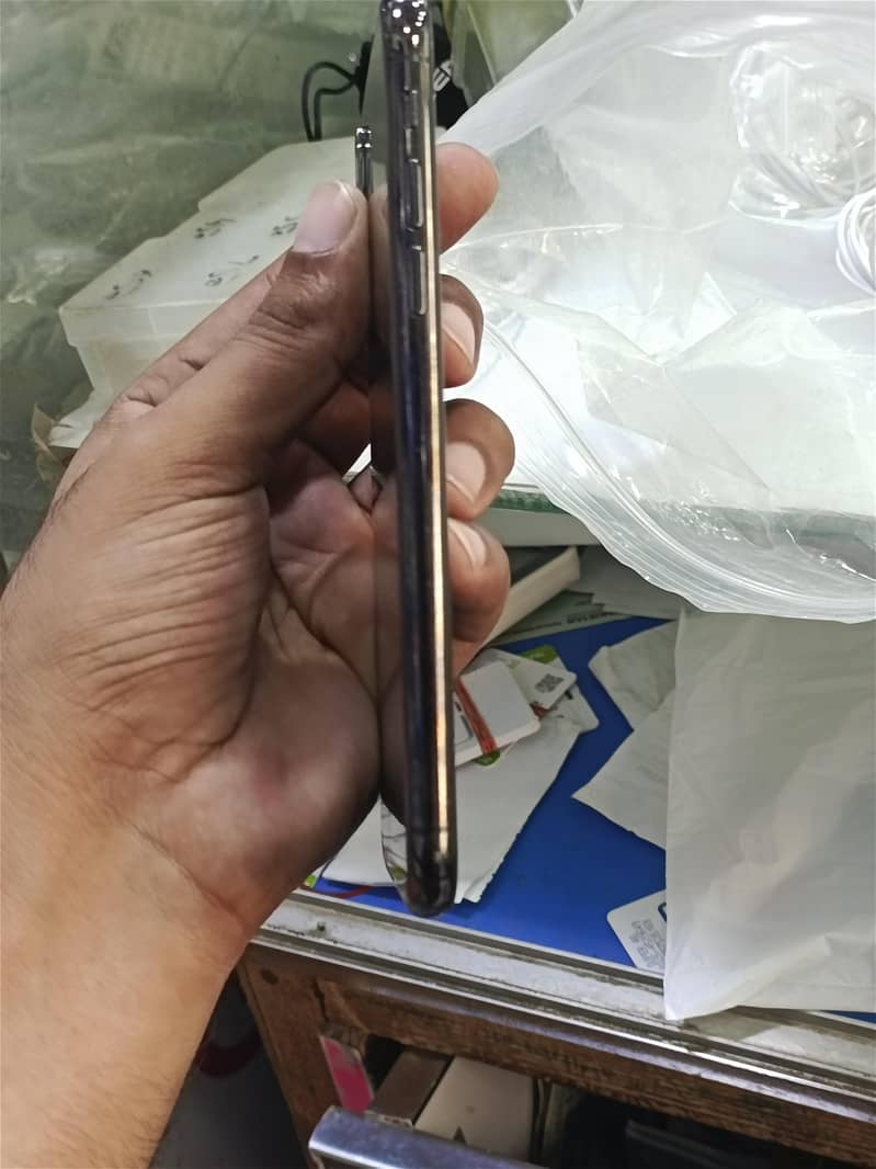 Apple iPhone X 5