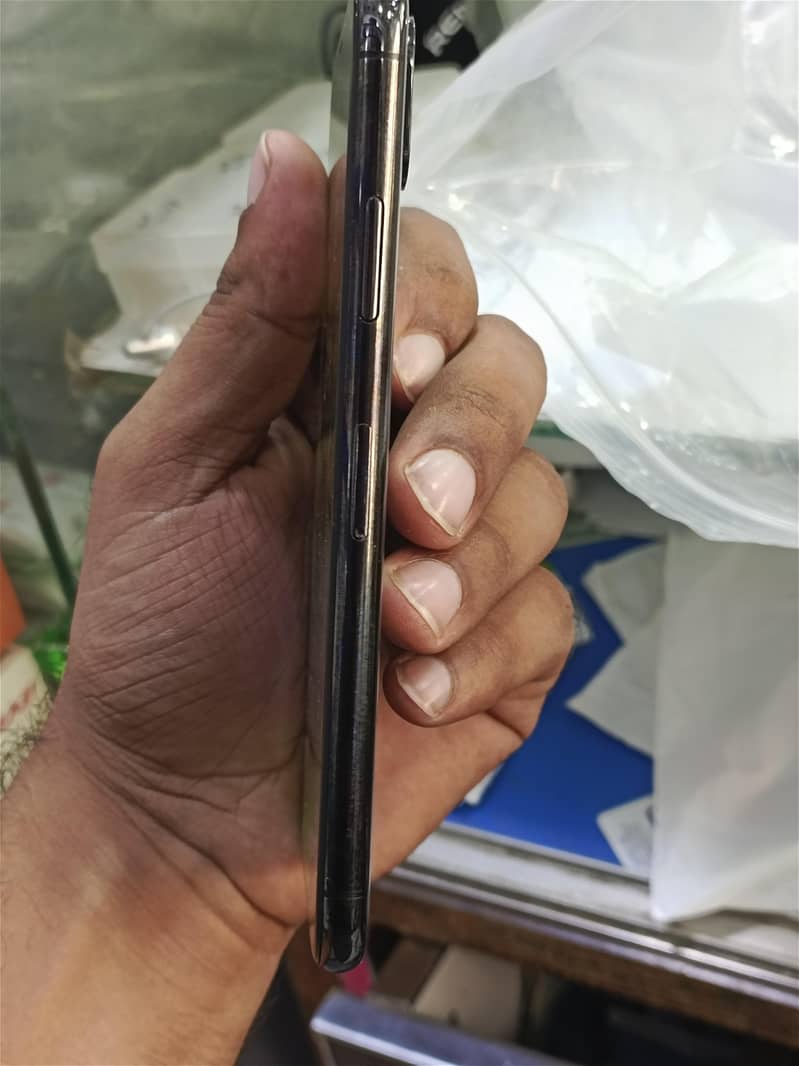 Apple iPhone X 6