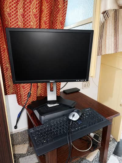 HP Amd Radeon with built in gpu with 22 inch screen complete setup