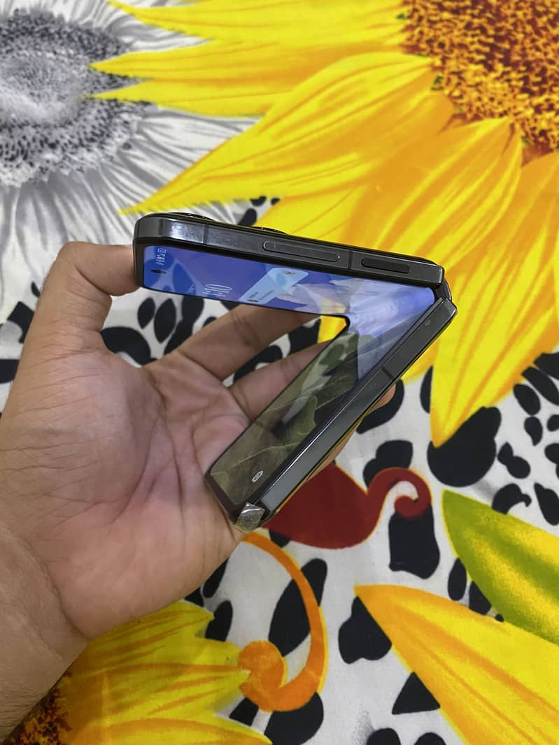 Xiaomi Mix Flip 1