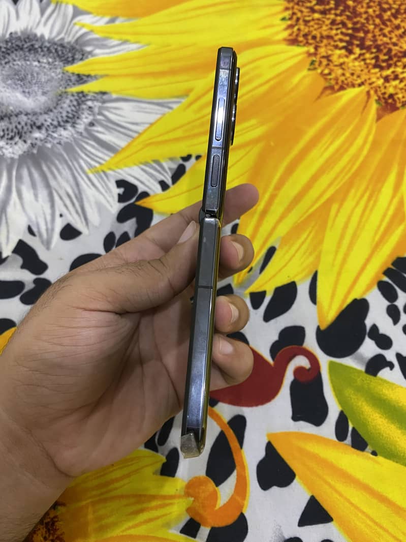 Xiaomi Mix Flip 7