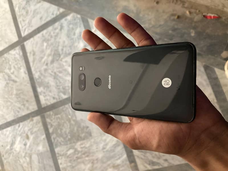 LG V30 Plus 4
