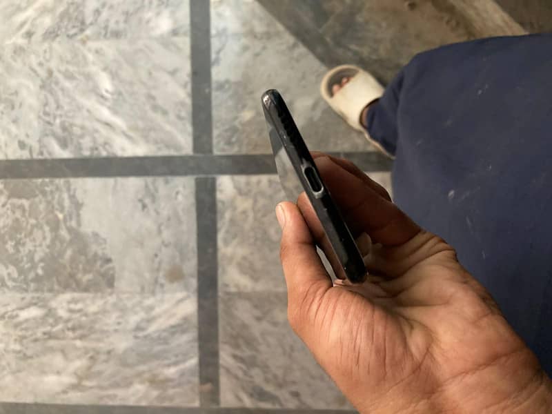 LG V30 Plus 7