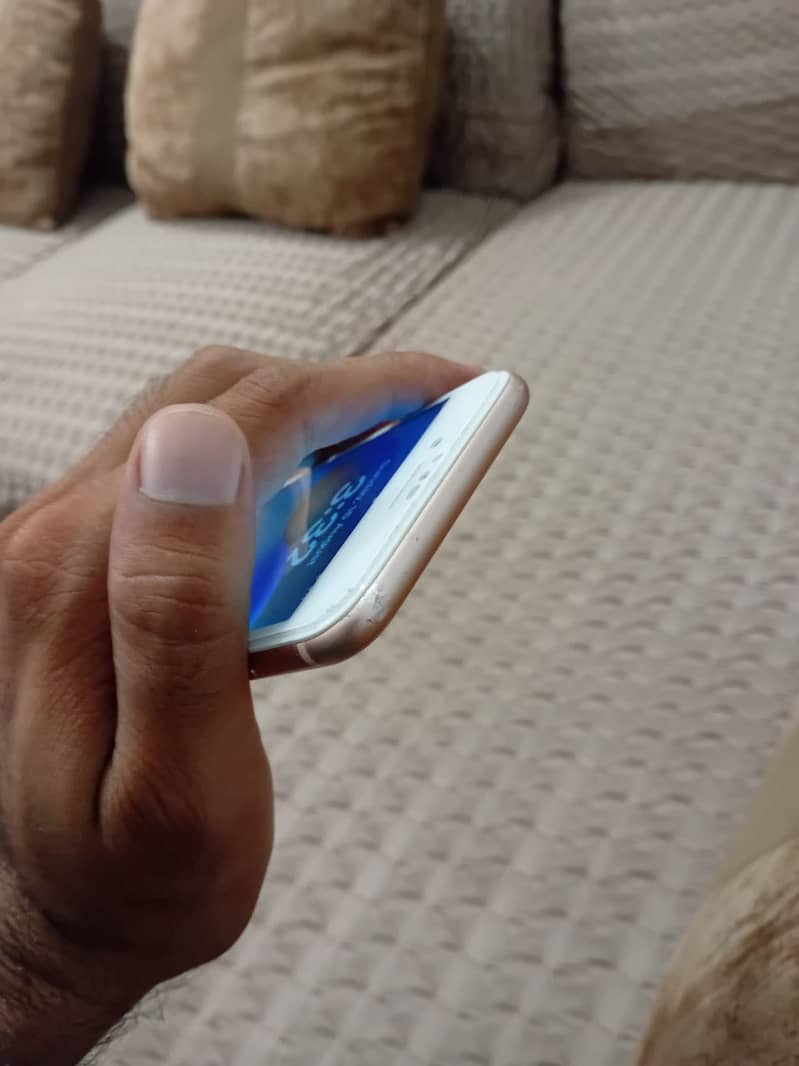 Apple iPhone 8 1