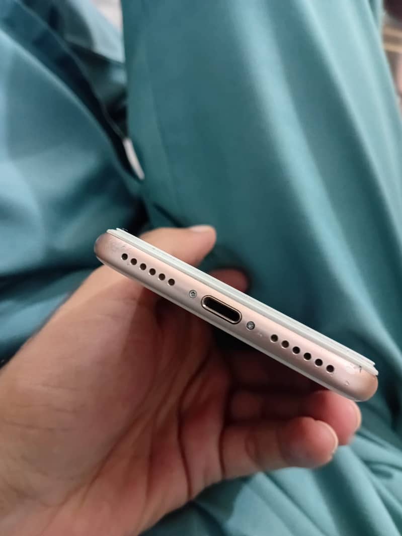 Apple iPhone 8 3