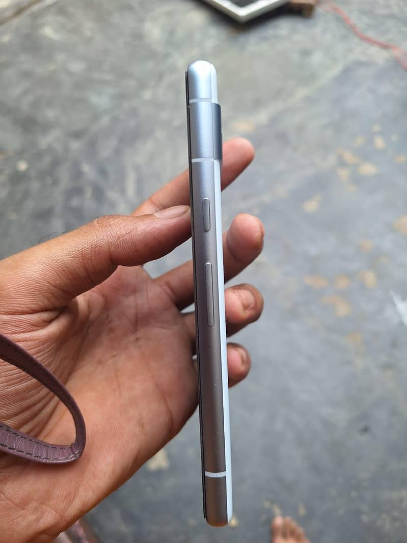 Google pixel 7a 3