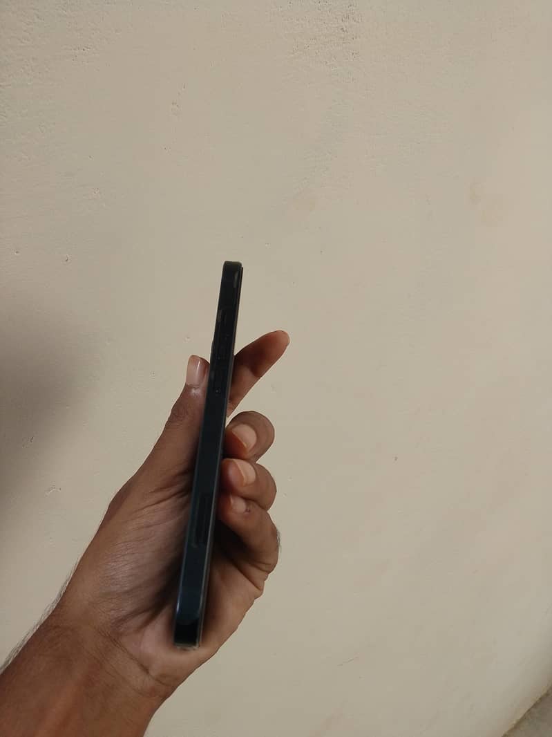 Apple iPhone 13 4