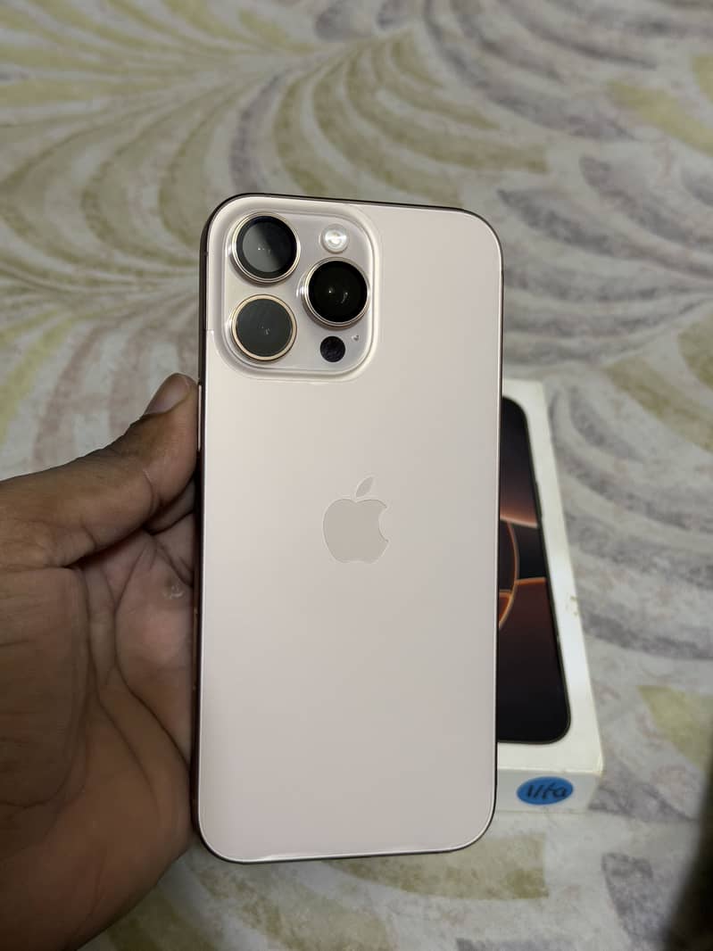 Apple iPhone 16 Pro Max 4