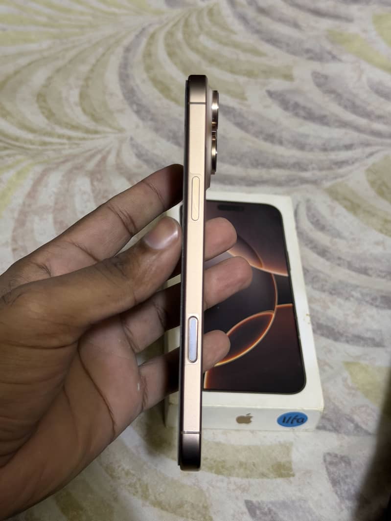 Apple iPhone 16 Pro Max 6