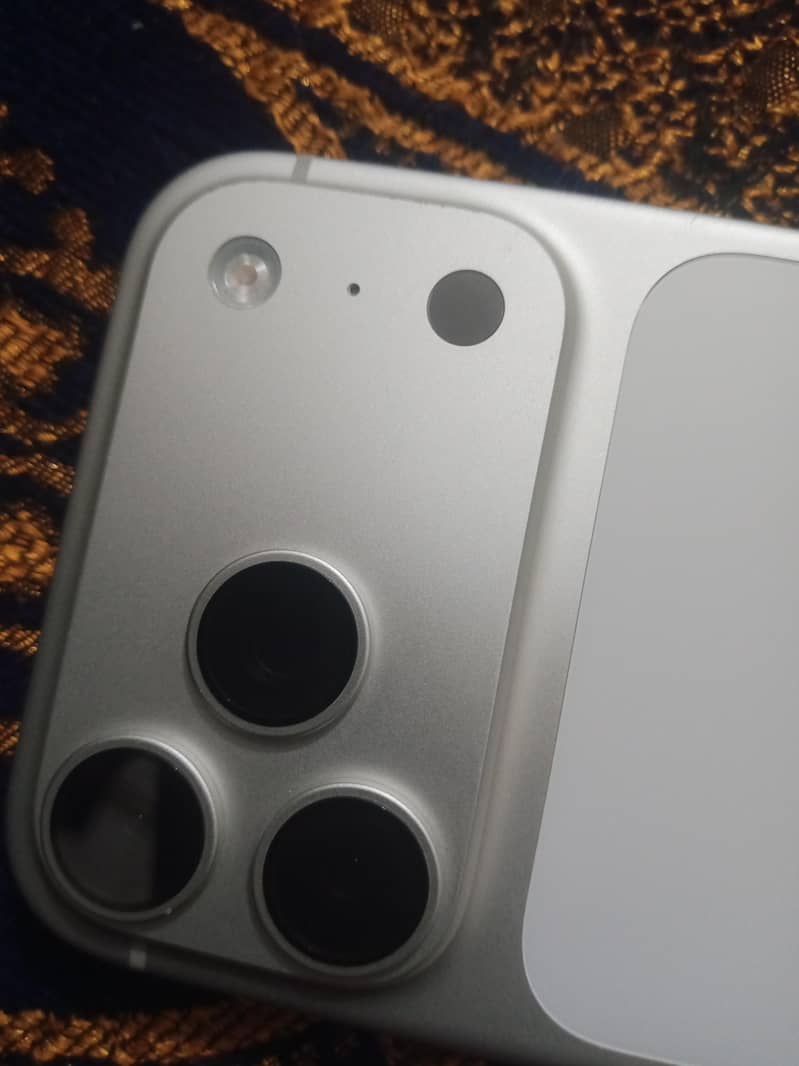 Apple iPhone 17 Pro Max 1