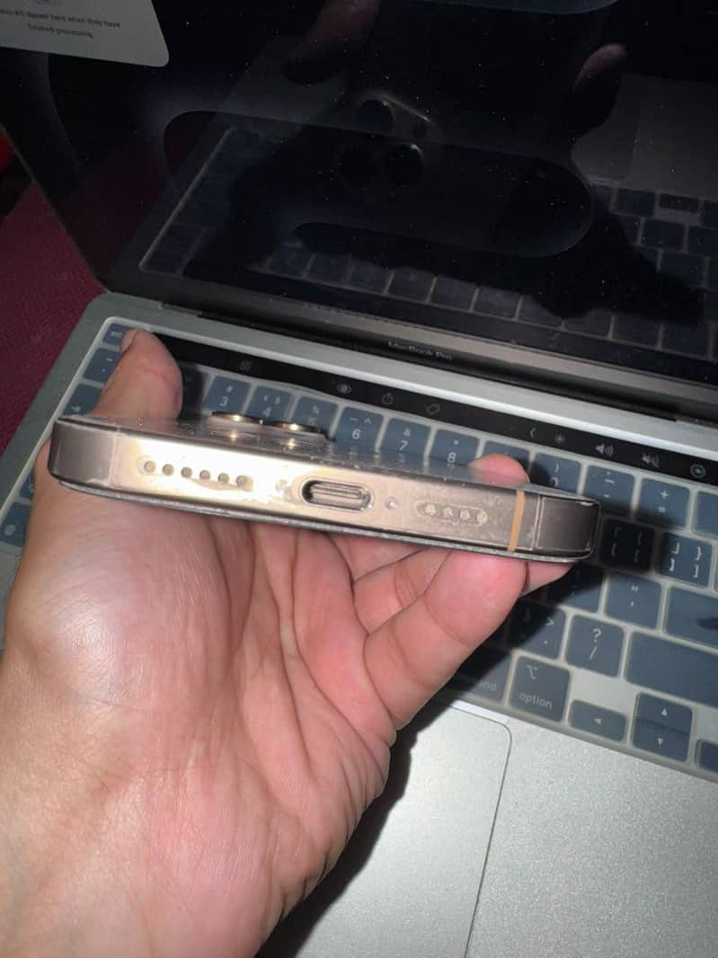 Apple iPhone 16 Pro Max 3