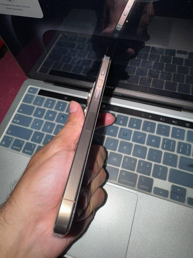 Apple iPhone 16 Pro Max 5