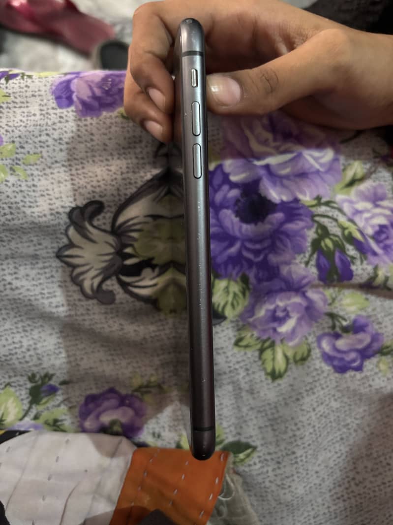 Apple iPhone 11 3