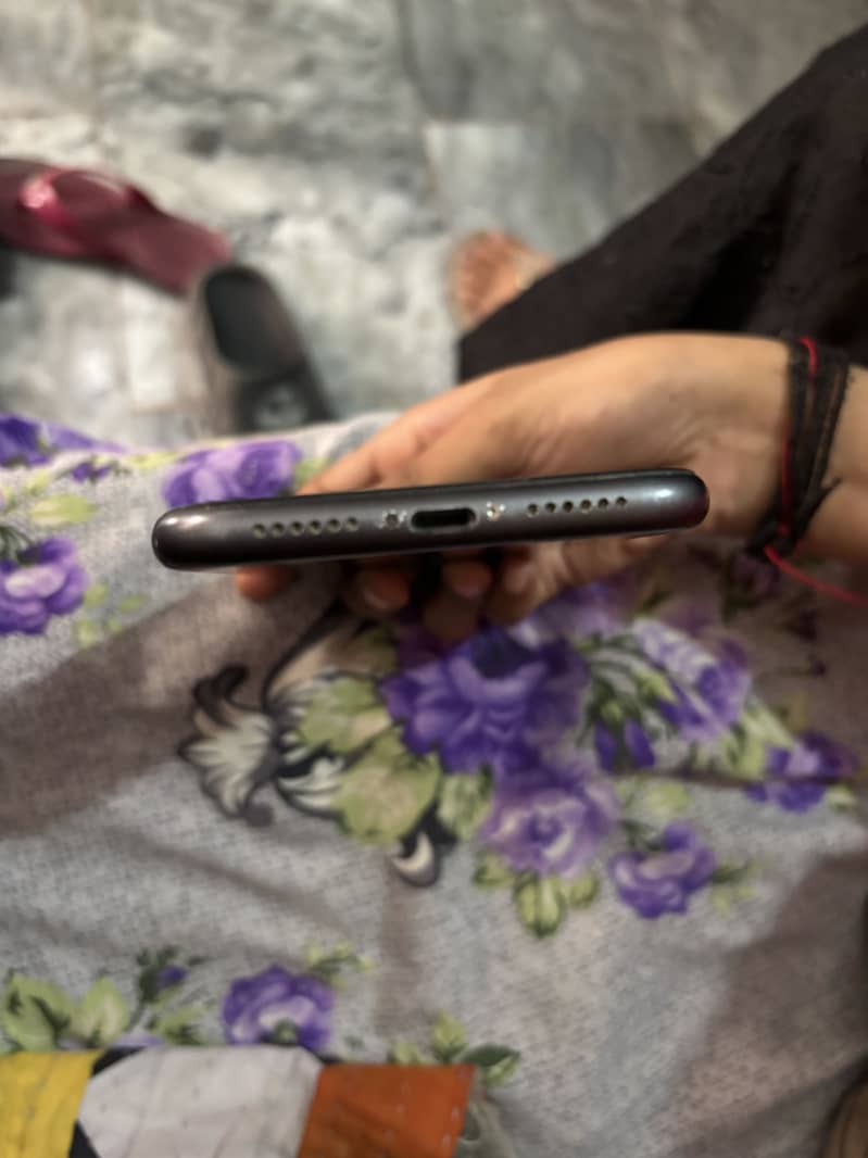 Apple iPhone 11 4