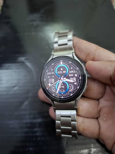 Samsung Galaxy Watch 5 – 10/10 Condition | Original Charger + 2 Straps