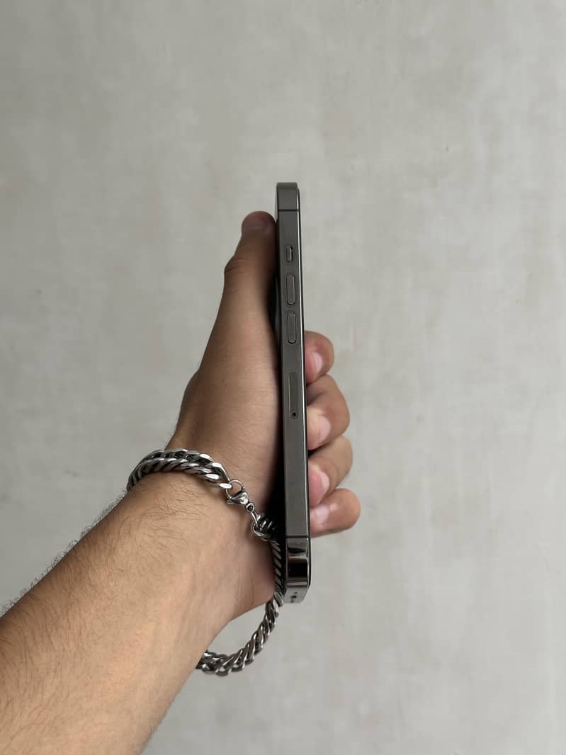 iPhone 13 Pro 4