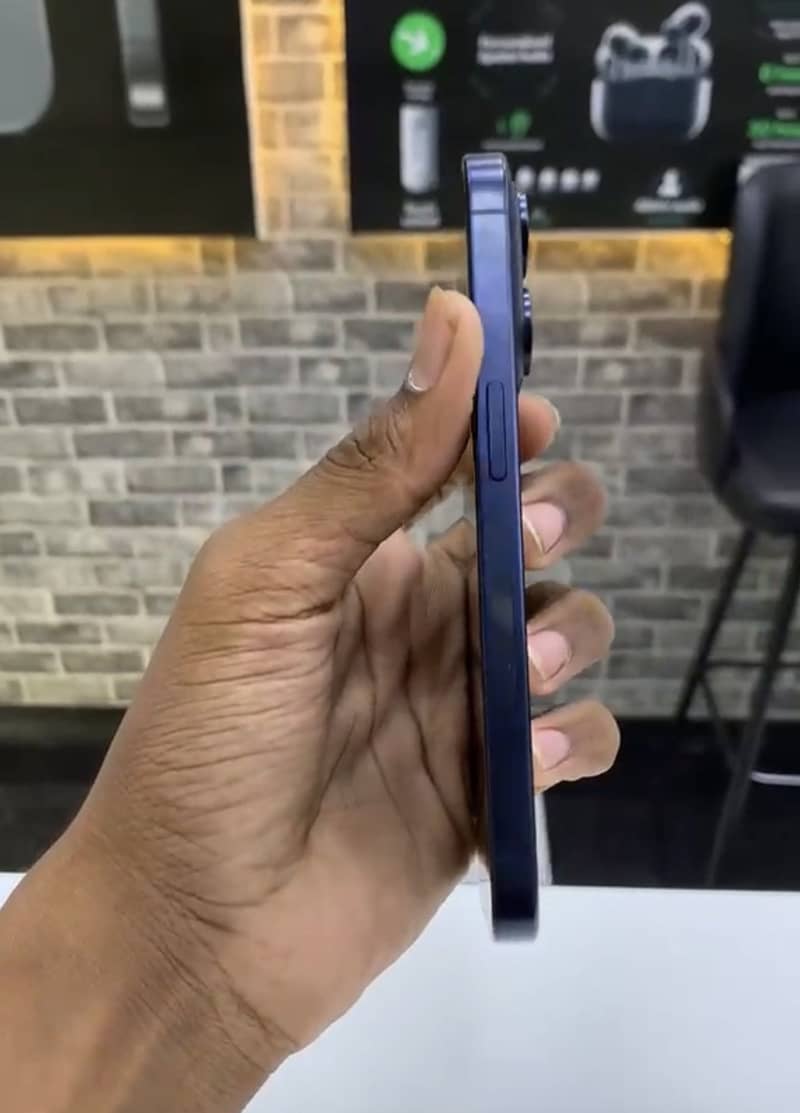 Apple iPhone 15 Pro 2