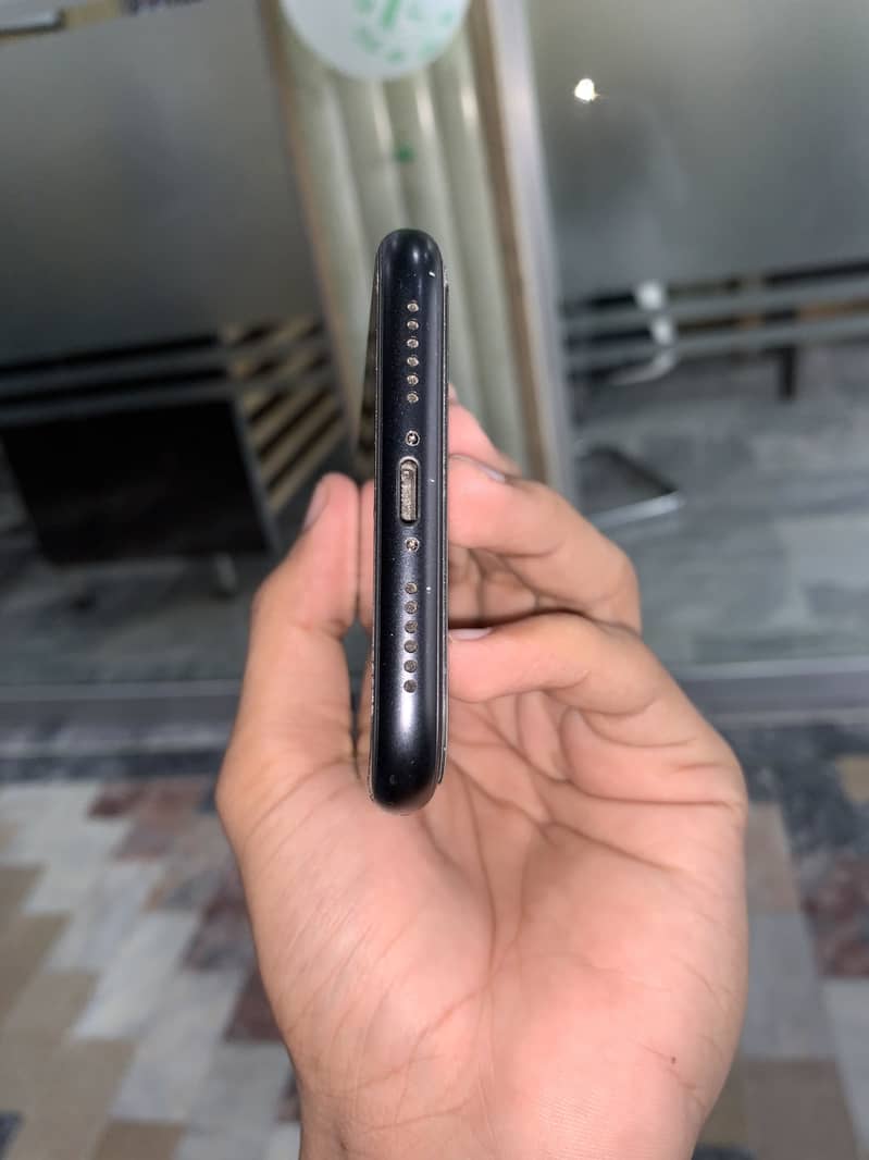 Apple iPhone XR 0