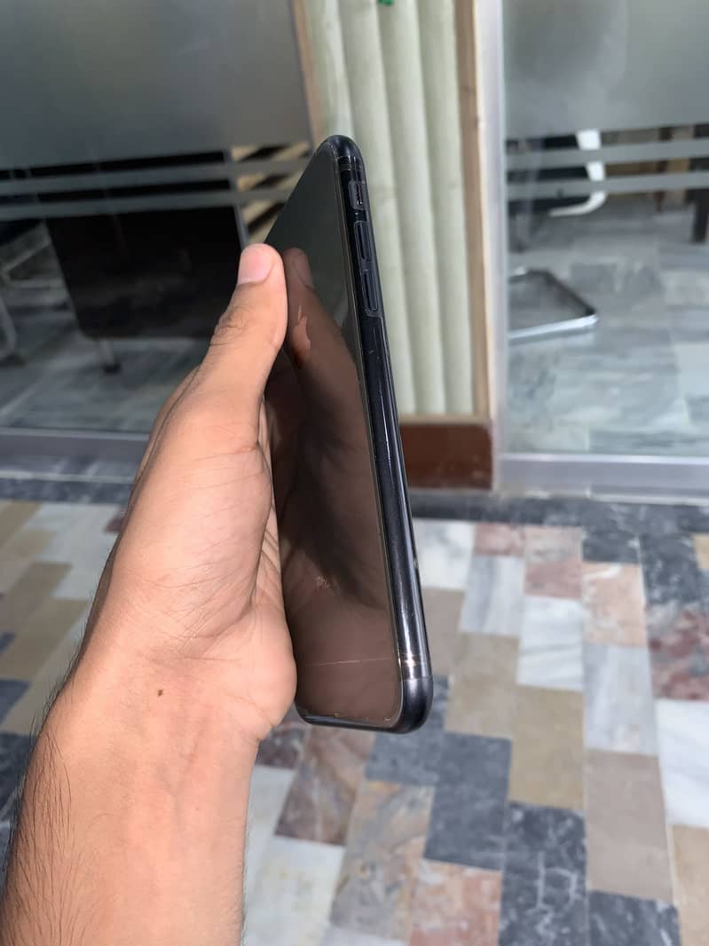 Apple iPhone XR 4