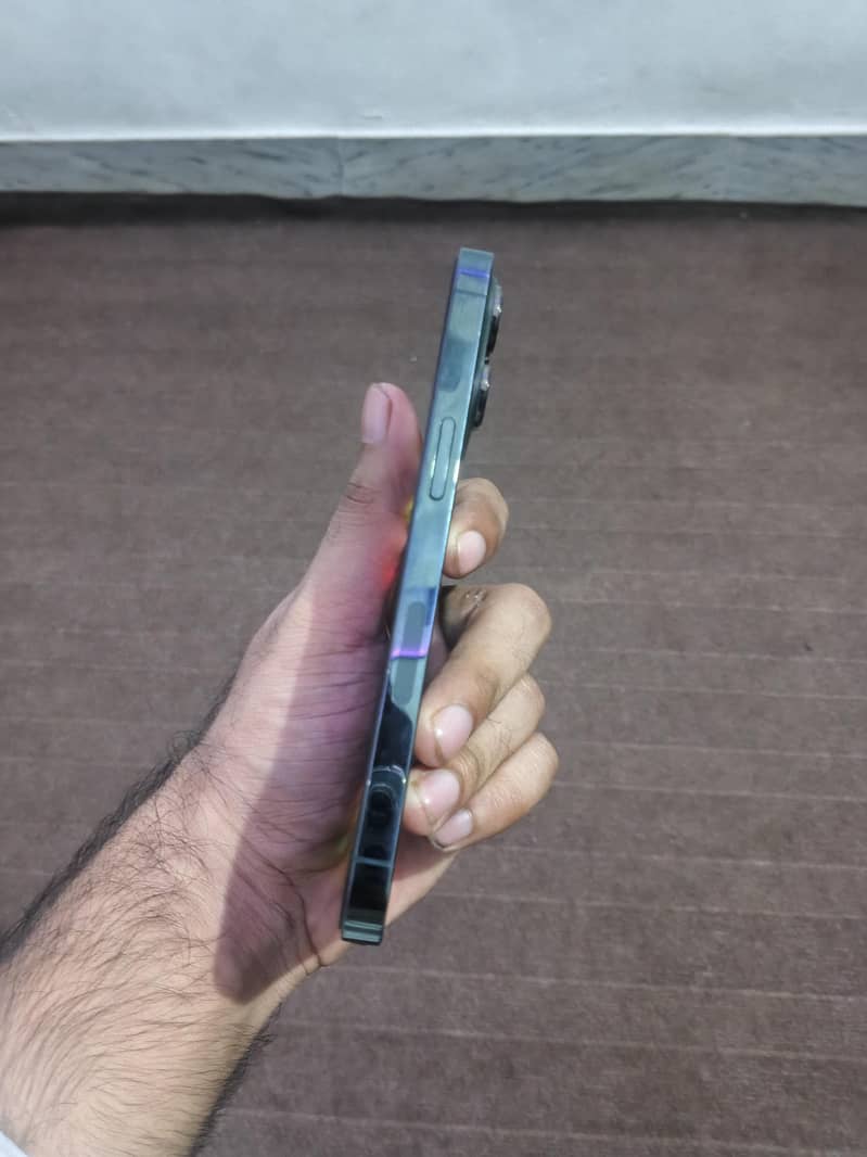 Apple iPhone 13 Pro 3