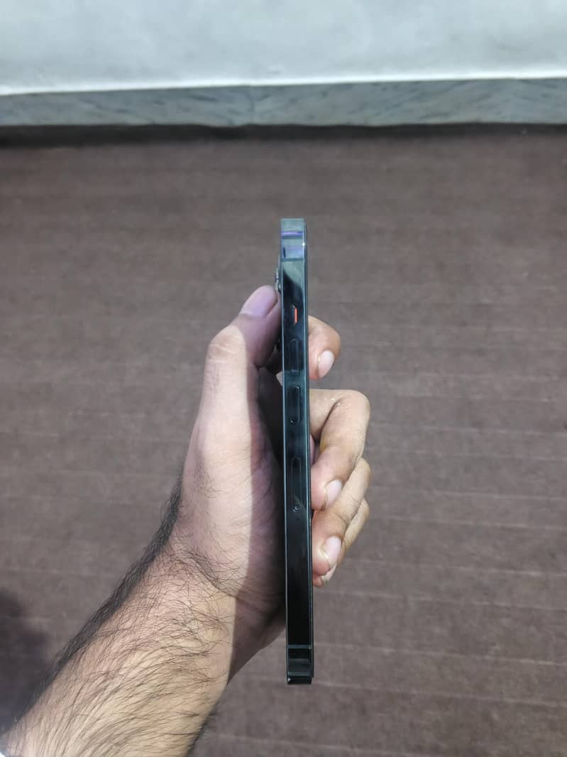 Apple iPhone 13 Pro 4