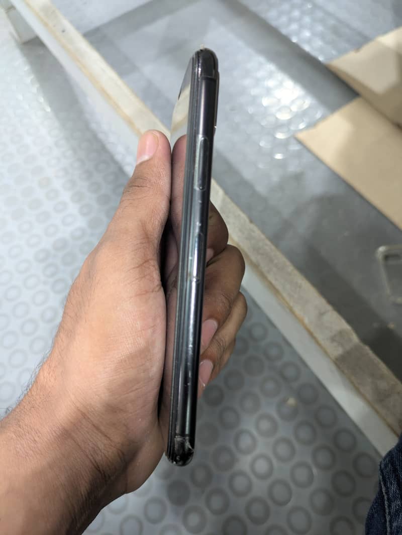 Apple iPhone X 3