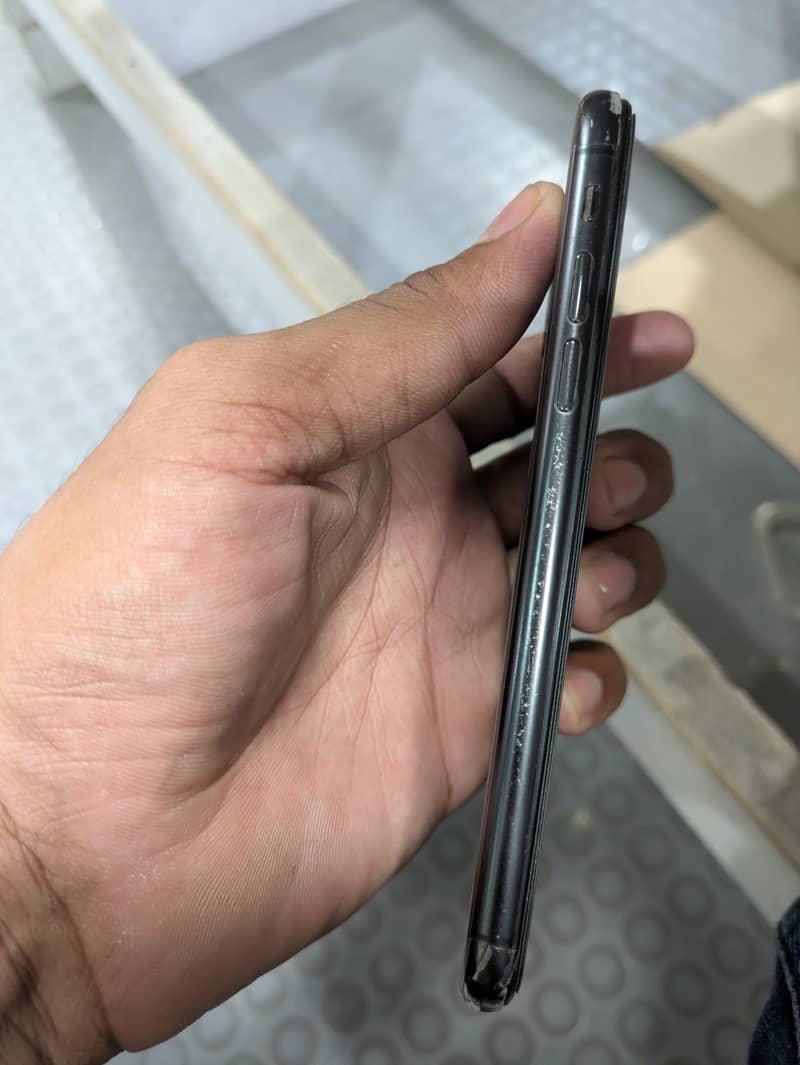 Apple iPhone X 4