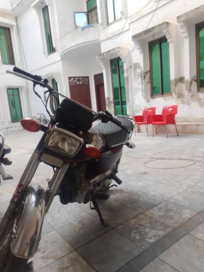 Honda 125 hai  urgent cash ki zaroorat hai