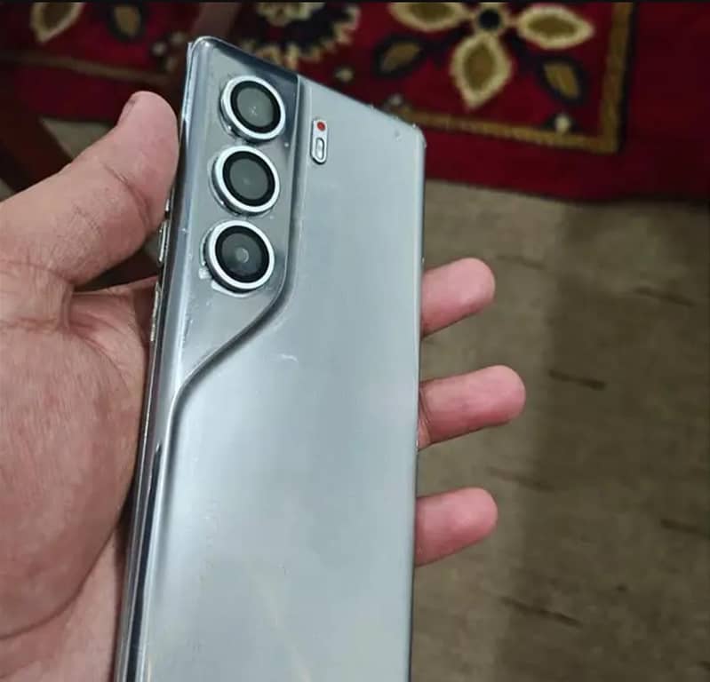 Tecno CAMON 40 Pro 3