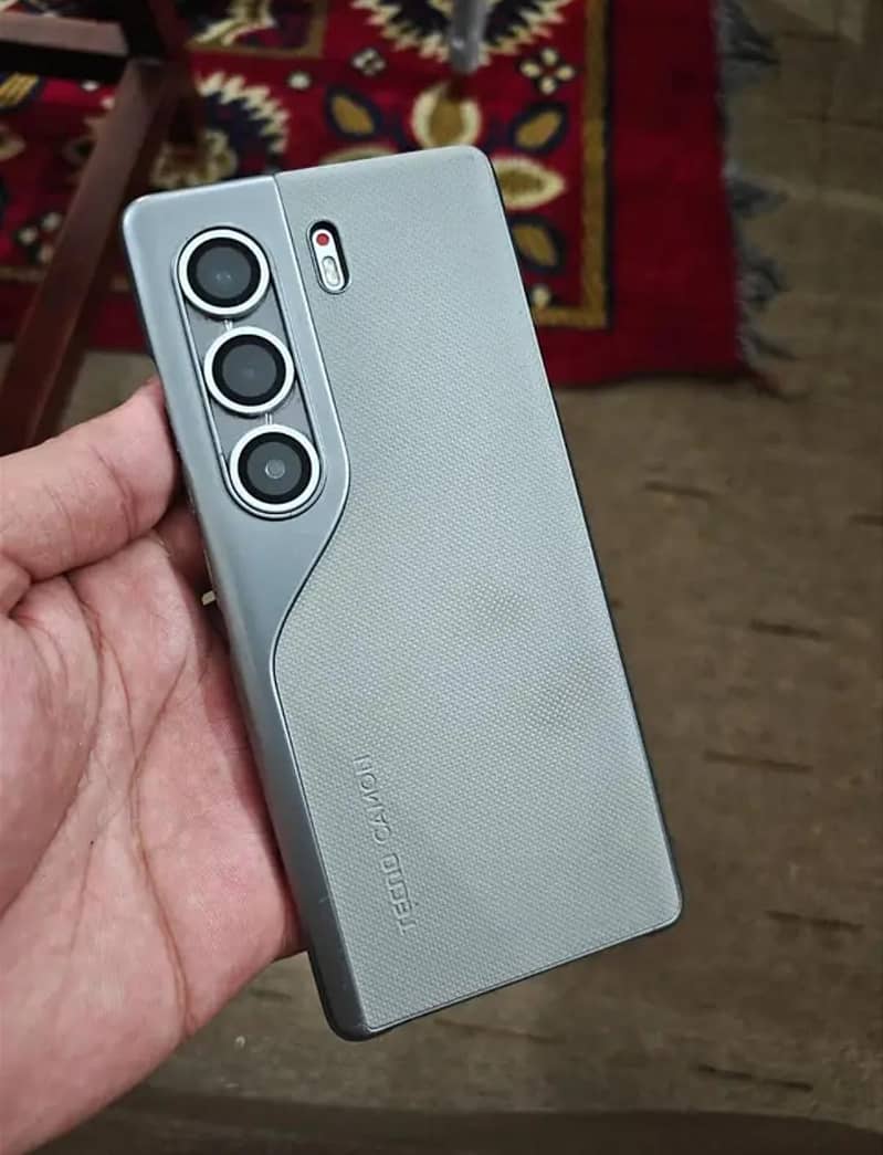 Tecno CAMON 40 Pro 4