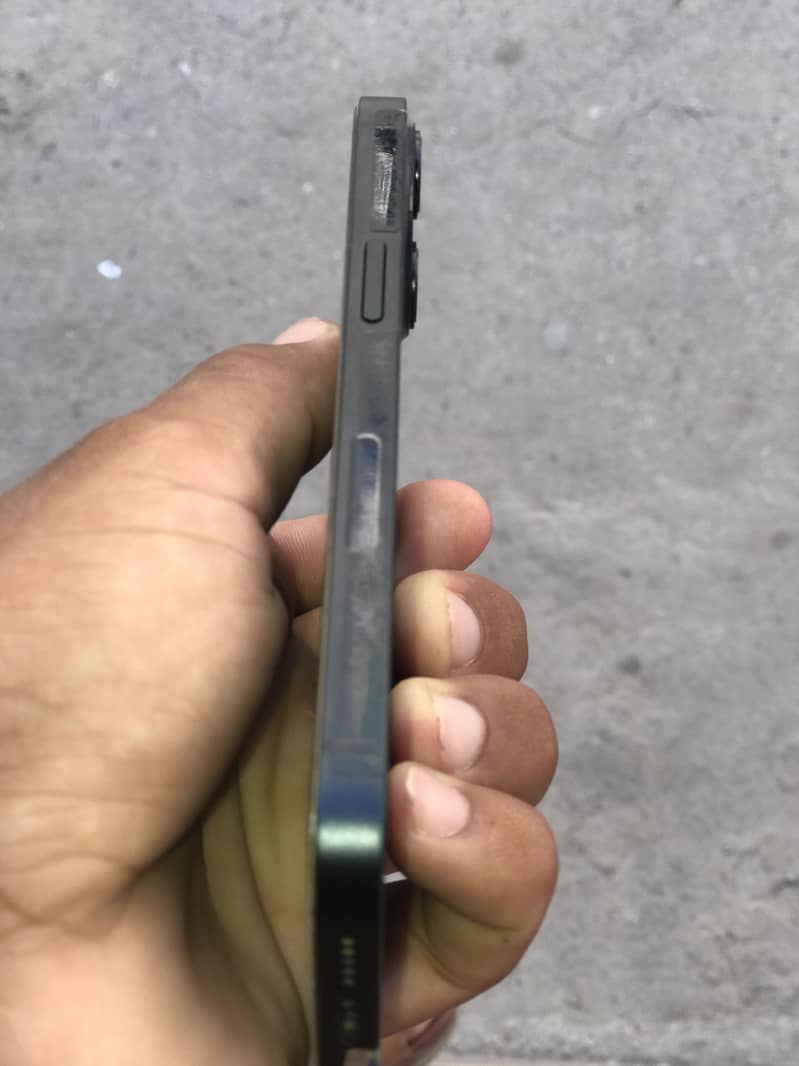 Apple iPhone 13 2
