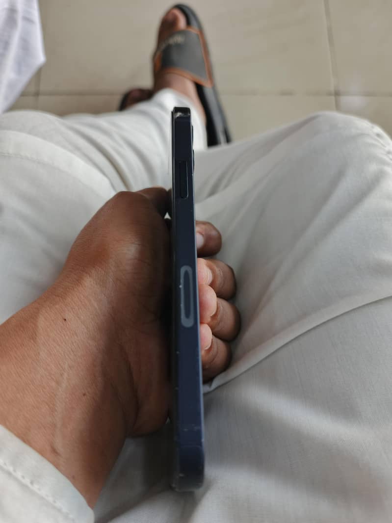 Apple iPhone 12 2