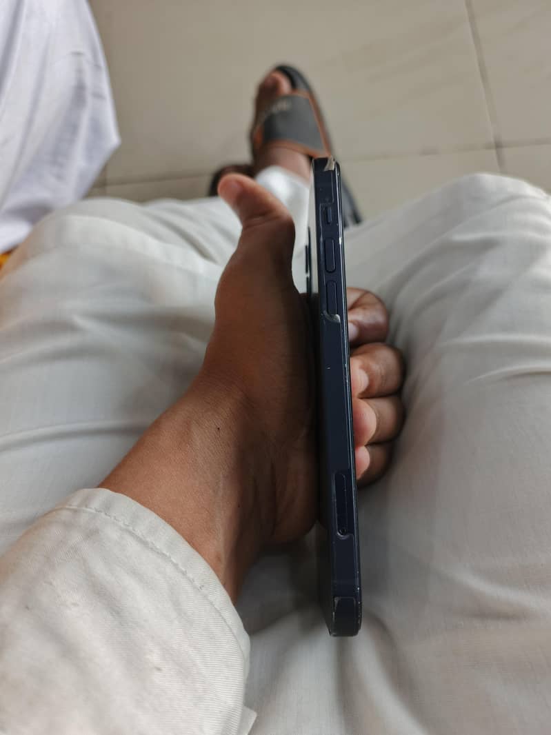 Apple iPhone 12 3