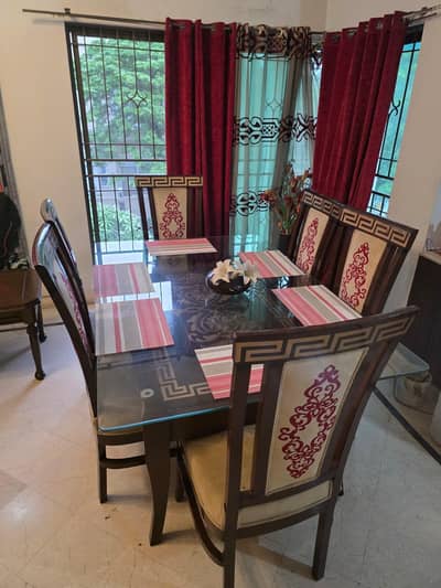 dining table fore sale