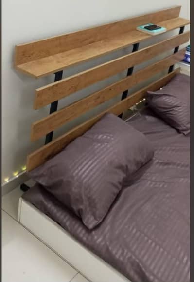 Habit floor bed