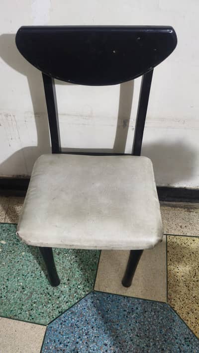 Maple leafs wooden chair 4 