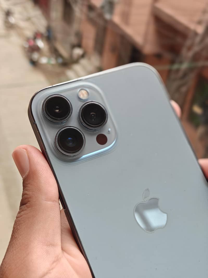 iPhone 13 Pro Max 4