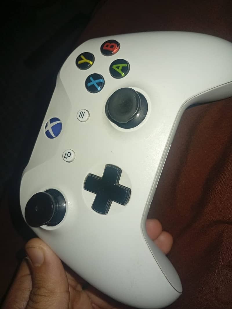 Xbox One S 5