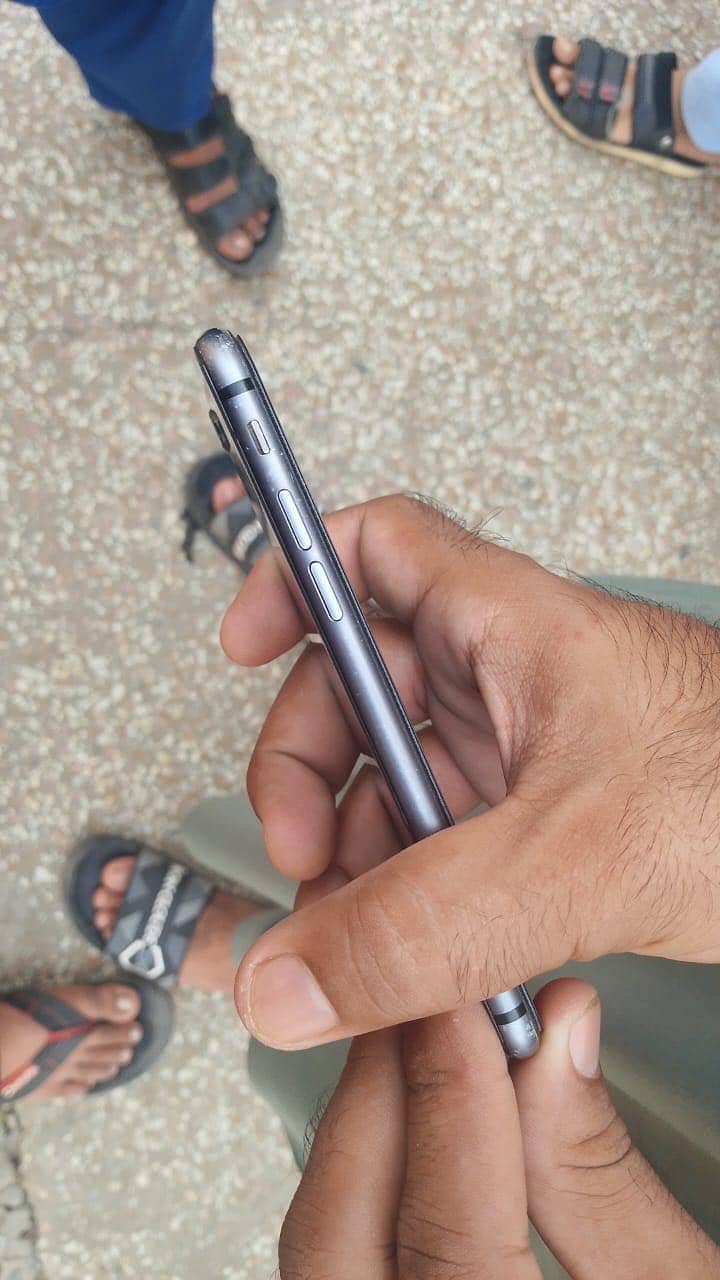 Apple iPhone 8 4