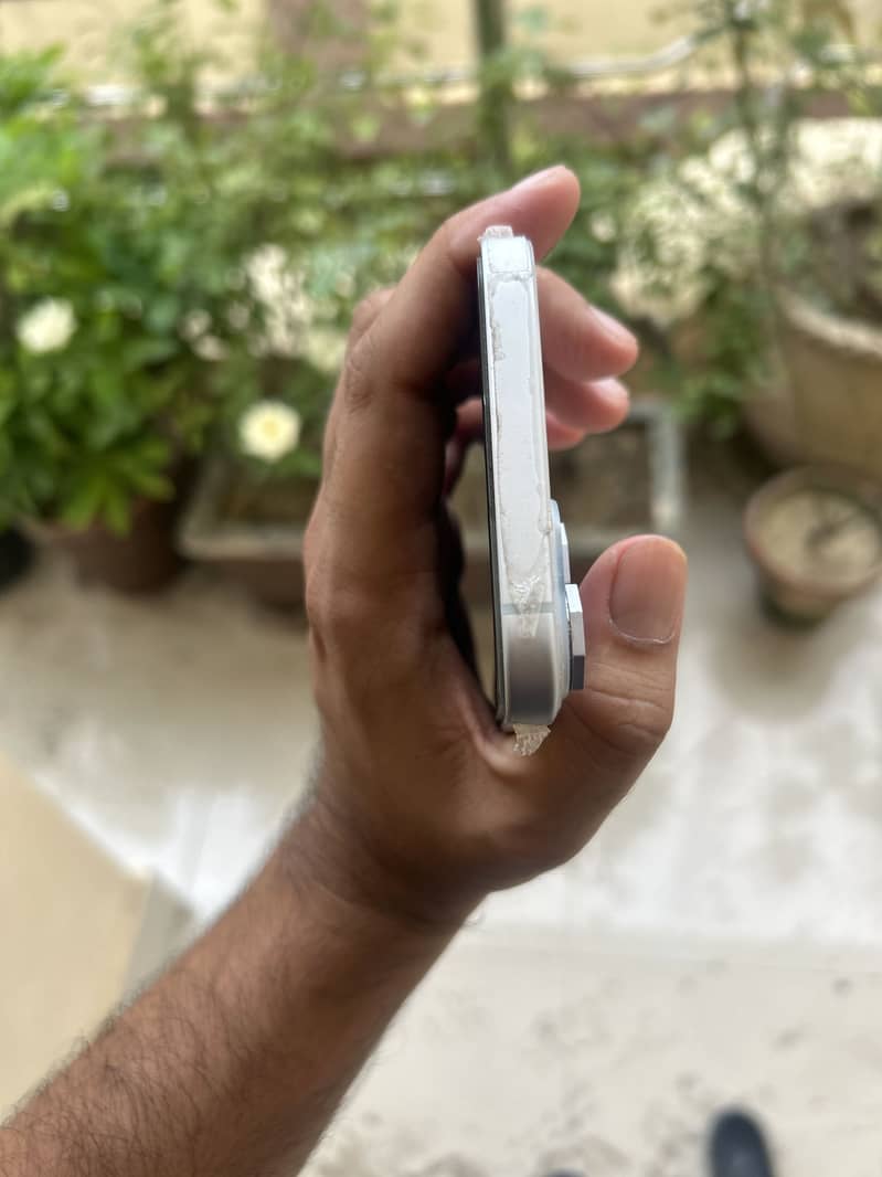 Apple iPhone 15 plus 4