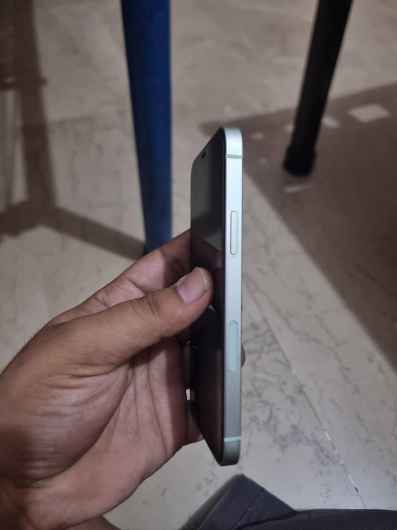 Apple iPhone 12 2