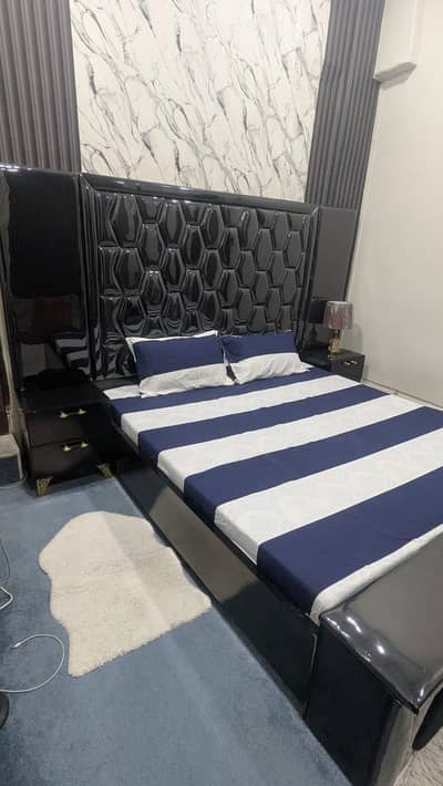 Black Deluxe King Bed + 2 Side Tables (Excellent Condition)