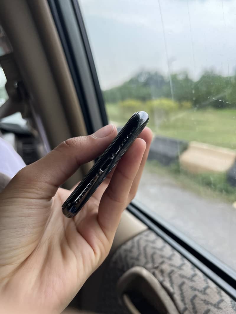 Apple iPhone X 3